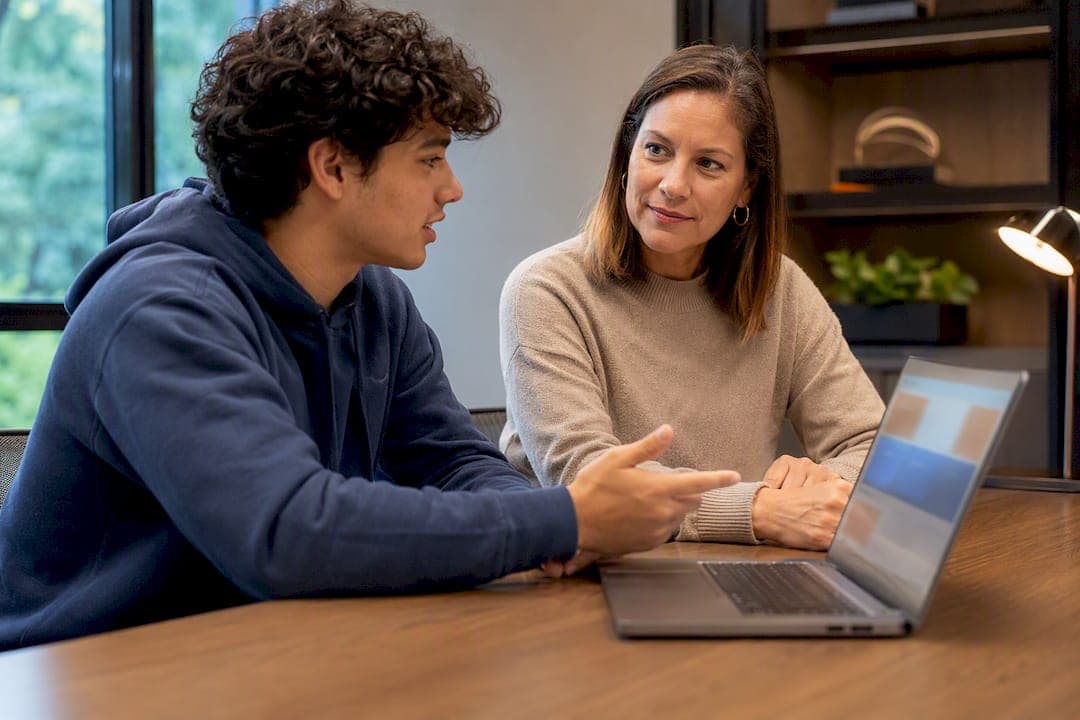 Act Within 48 Hours: Students and Parents on At Risk Course Alerts